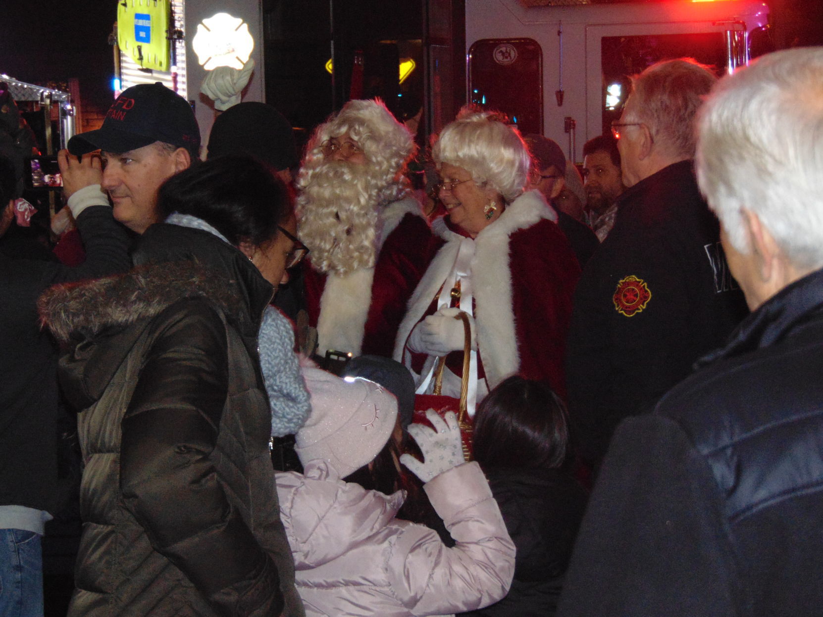 HAM tree lighting 143a 1205-8.JPG